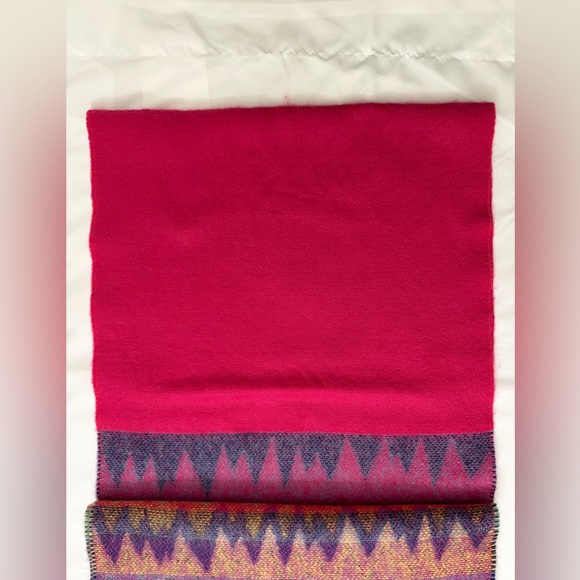 Colorful Zigzag Patterned Scarf - Picture 5 of 9